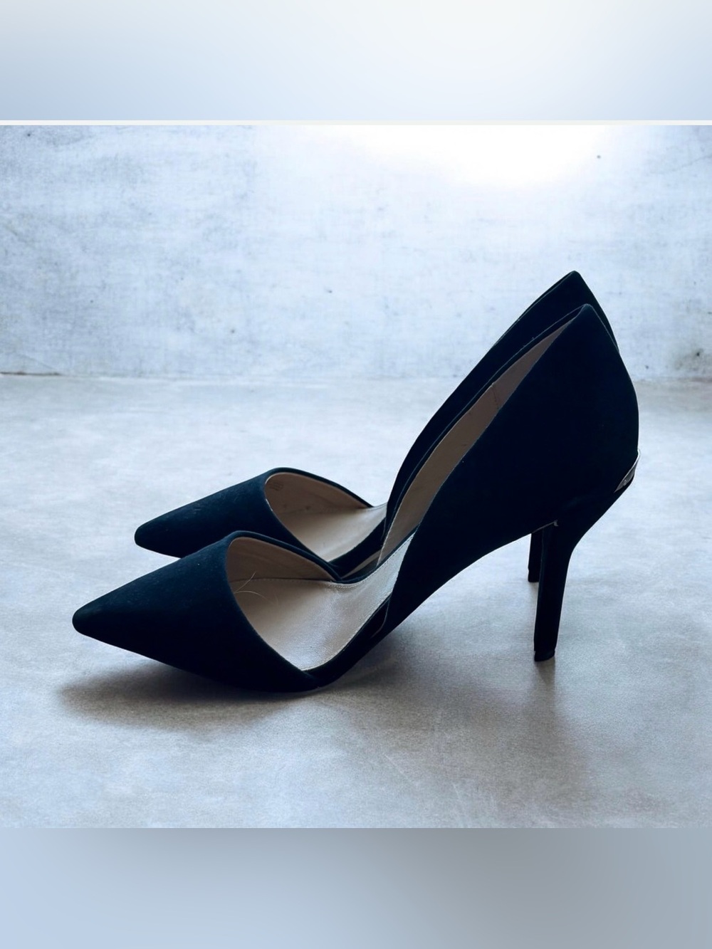 MICHAEL Michael Kors
Pointed Toe D'Orsay Pumps - Julieta High-Heel - Picture 2 of 9